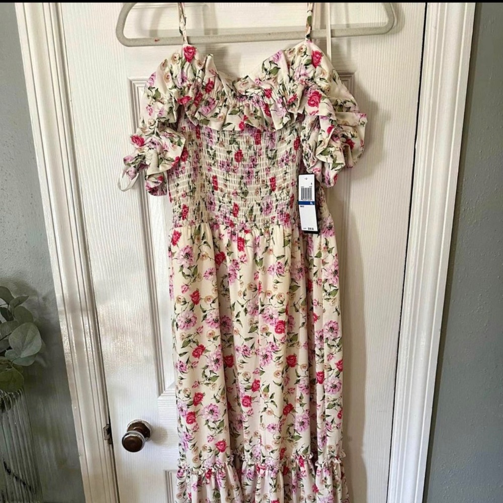 New with tags women's floral dress